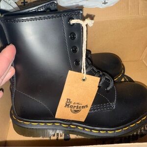 NWT- Dr. Martens Air Wair w/ Bouncing Soles/ black combat boots / lace up boots